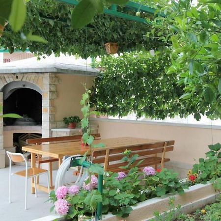Cosey Studio Apartment For 2 Free Private Parking Макарска Екстериор снимка
