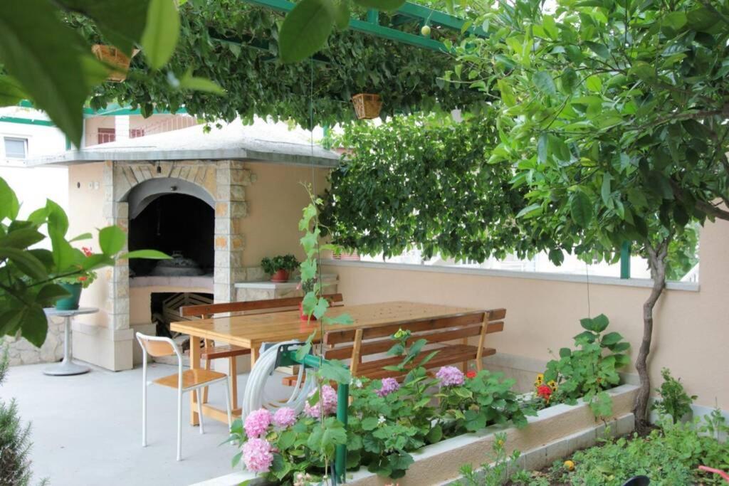Cosey Studio Apartment For 2 Free Private Parking Макарска Екстериор снимка