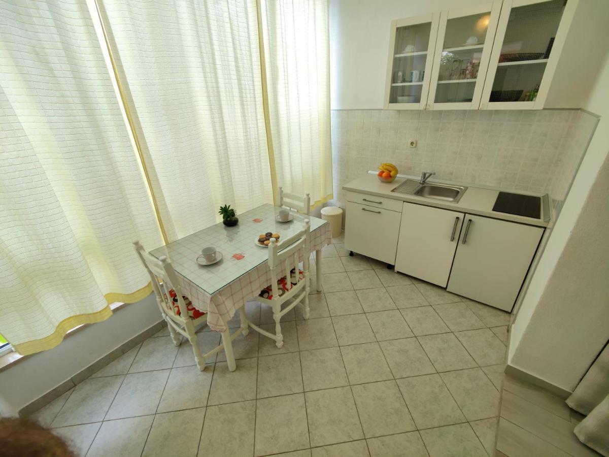 Cosey Studio Apartment For 2 Free Private Parking Макарска Екстериор снимка
