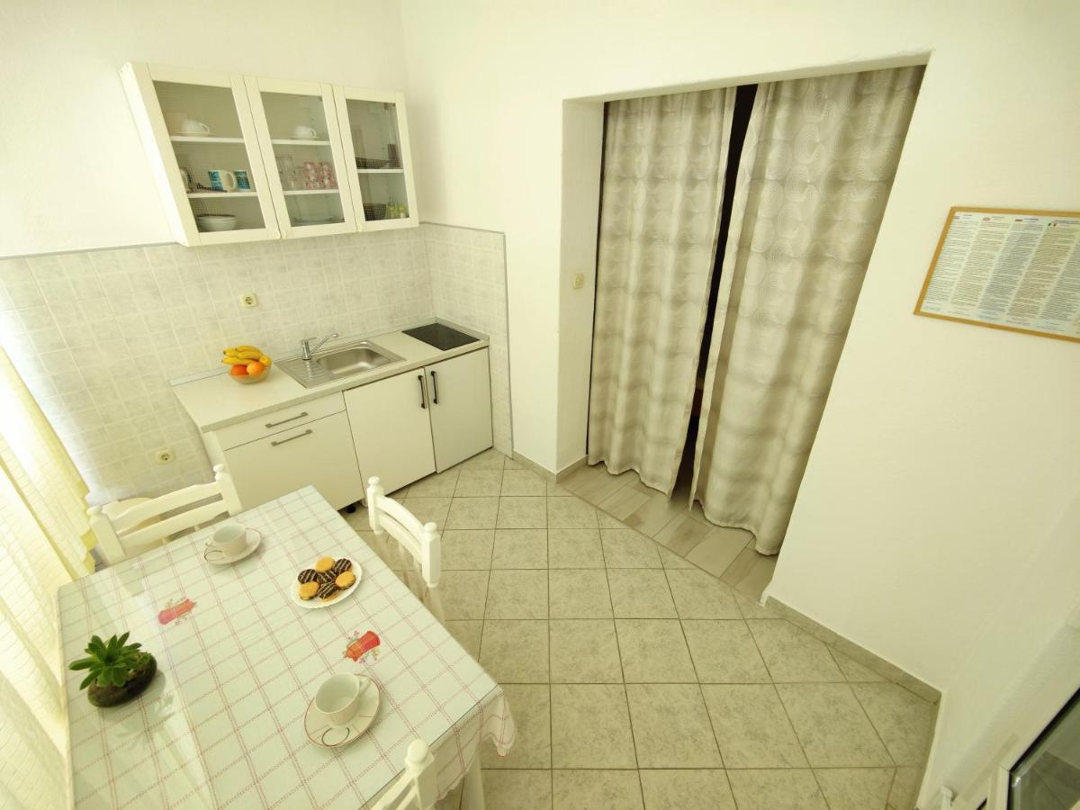 Cosey Studio Apartment For 2 Free Private Parking Макарска Екстериор снимка