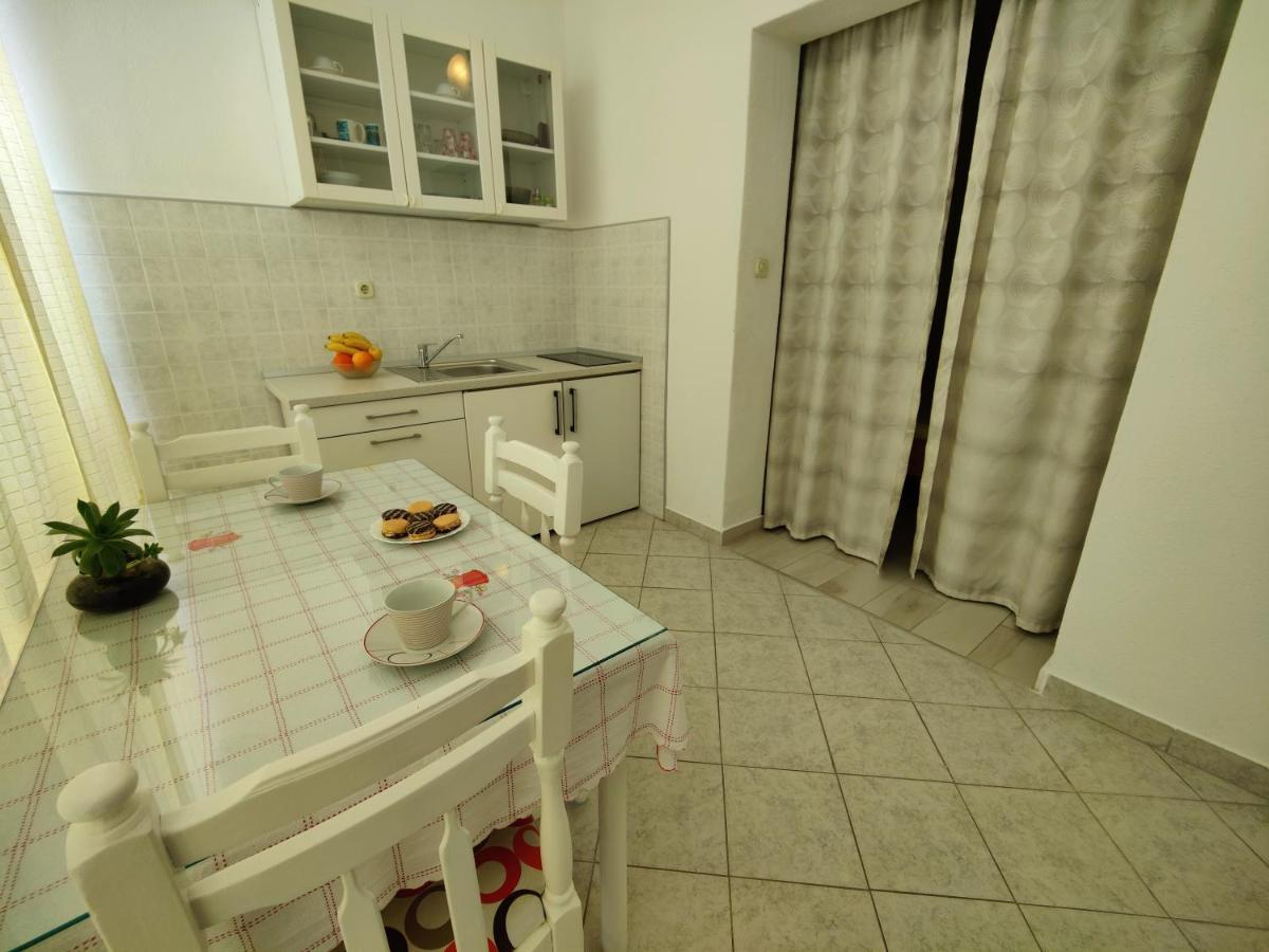 Cosey Studio Apartment For 2 Free Private Parking Макарска Екстериор снимка